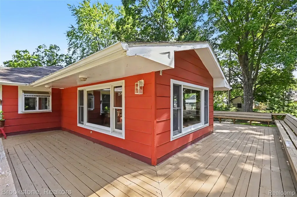 416 E Maple Street Mason City MI 48854