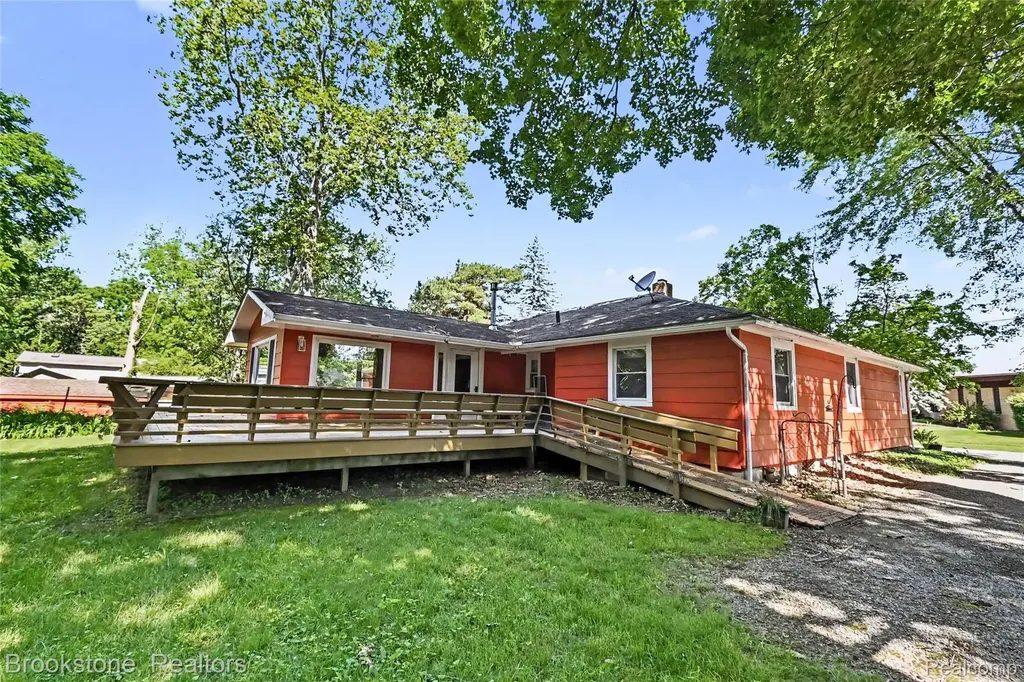 416 E Maple Street Mason City MI 48854