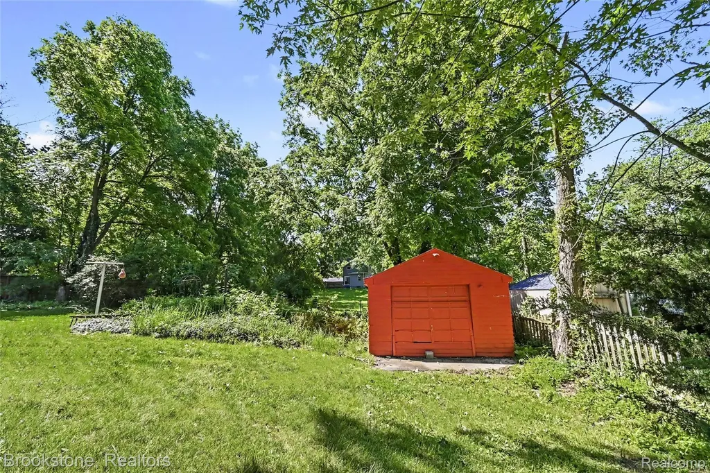 416 E Maple Street Mason City MI 48854