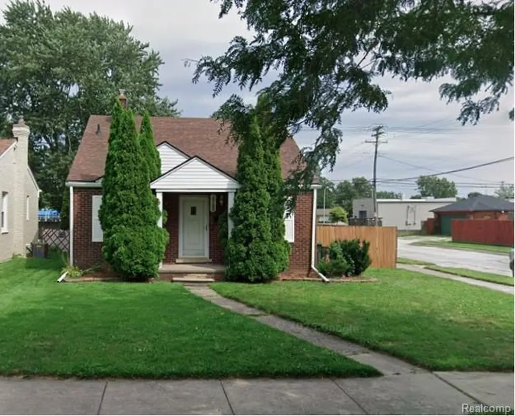 28100 Glenwood Street St. Clair Shores City MI 48081