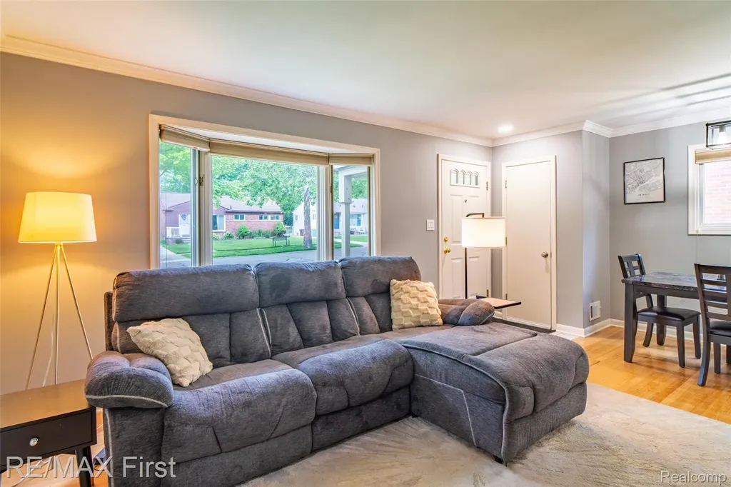 24024 Colchester Drive Farmington City MI 48336