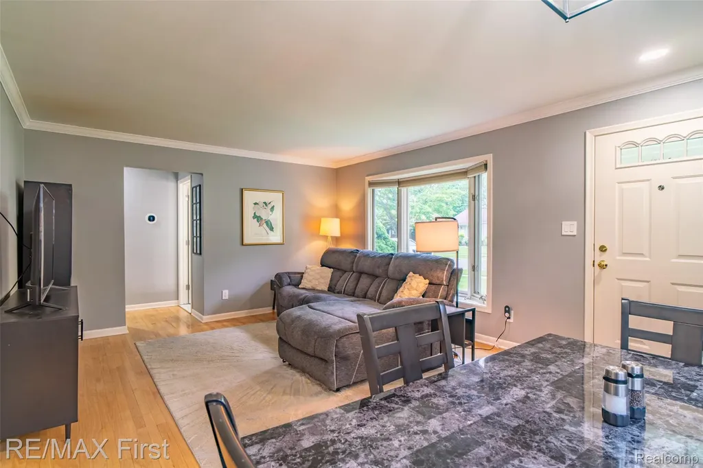 24024 Colchester Drive Farmington City MI 48336