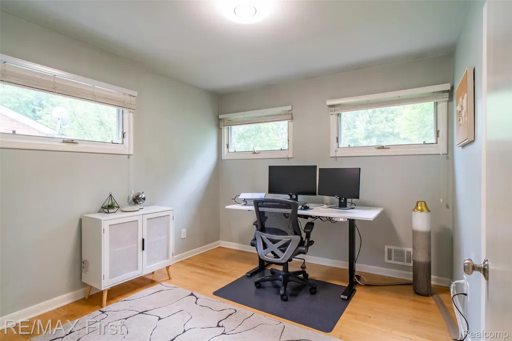 24024 Colchester Drive Farmington City MI 48336
