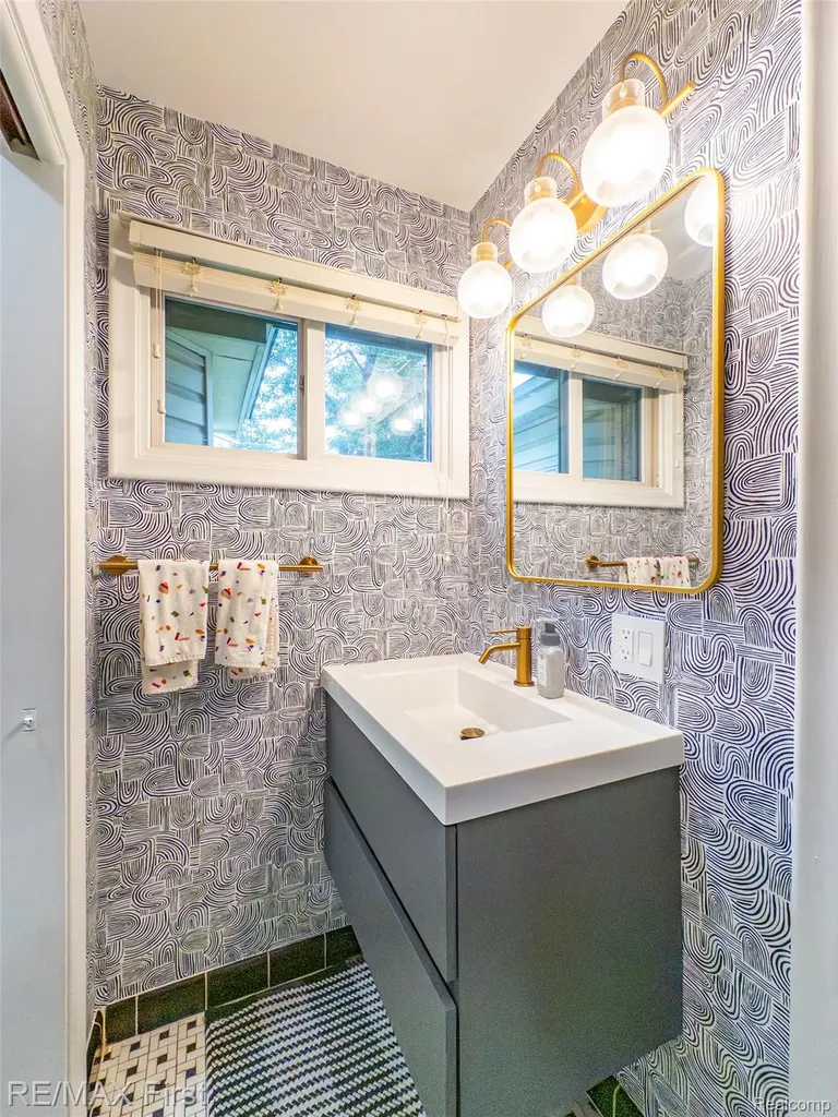 24024 Colchester Drive Farmington City MI 48336