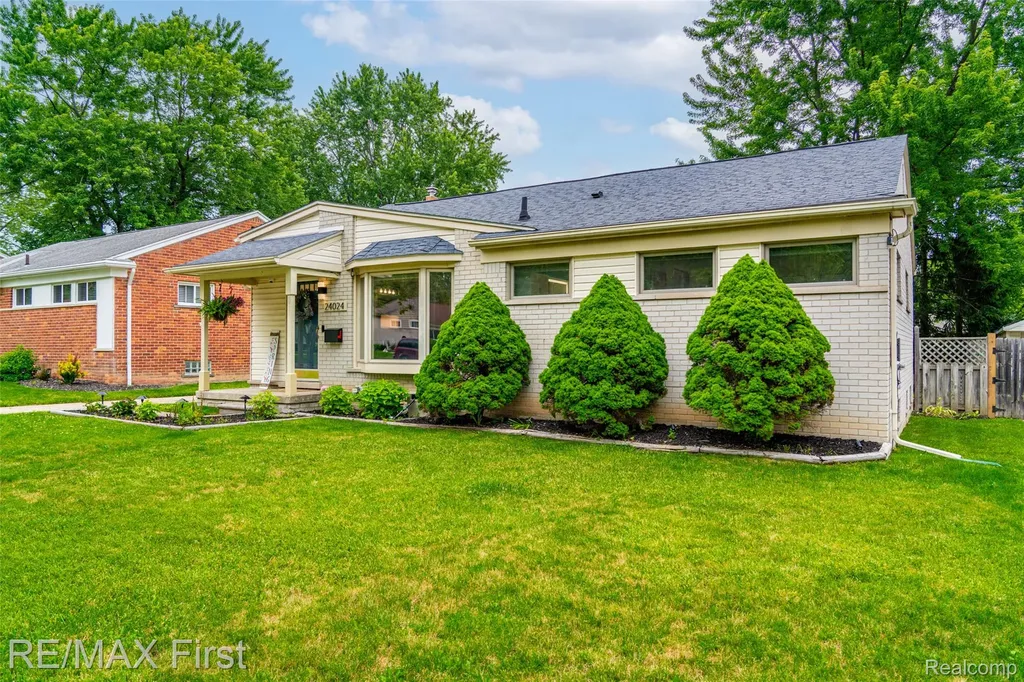 24024 Colchester Drive Farmington City MI 48336