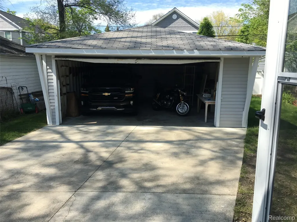 1377 Chapin Avenue Birmingham City MI 48009