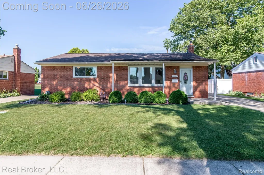 15009 Houghton Street Livonia City MI 48154