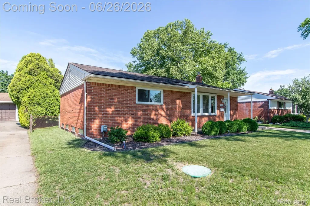 15009 Houghton Street Livonia City MI 48154