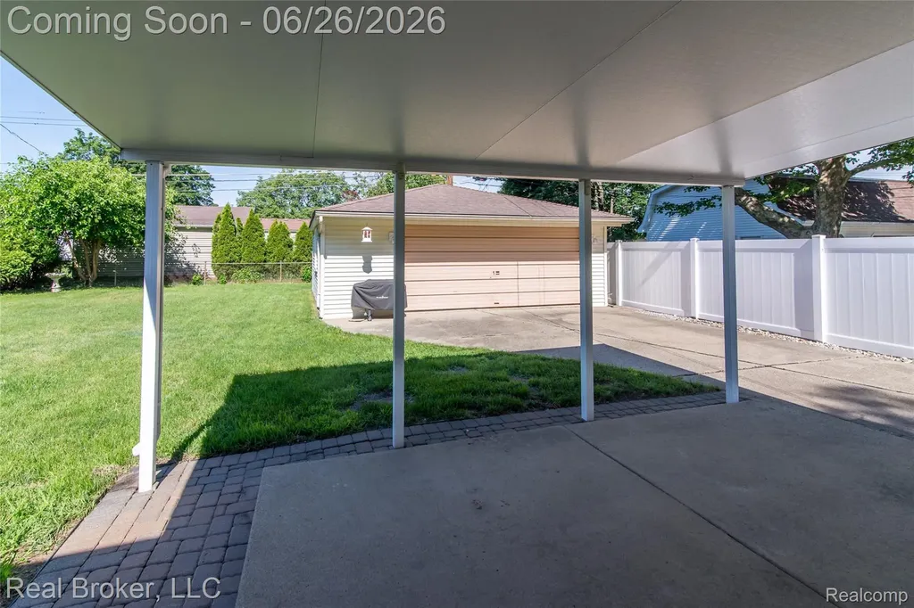 15009 Houghton Street Livonia City MI 48154