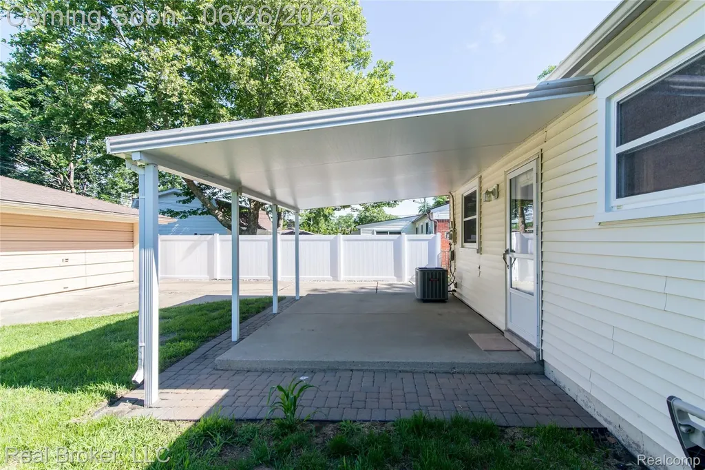 15009 Houghton Street Livonia City MI 48154