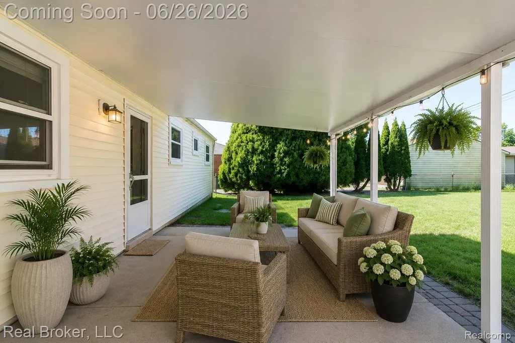 15009 Houghton Street Livonia City MI 48154