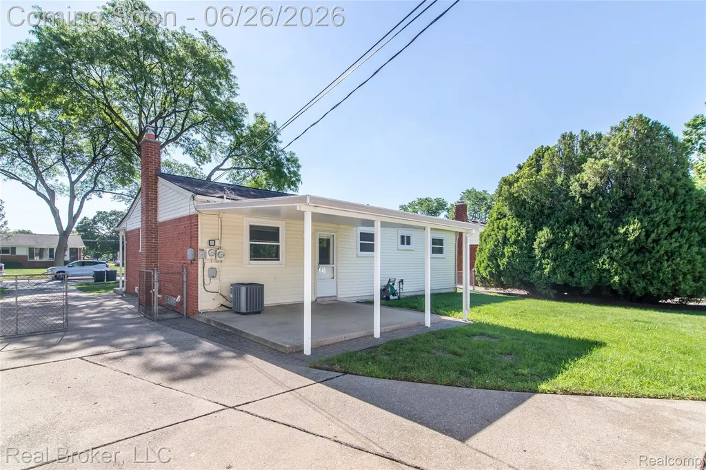 15009 Houghton Street Livonia City MI 48154
