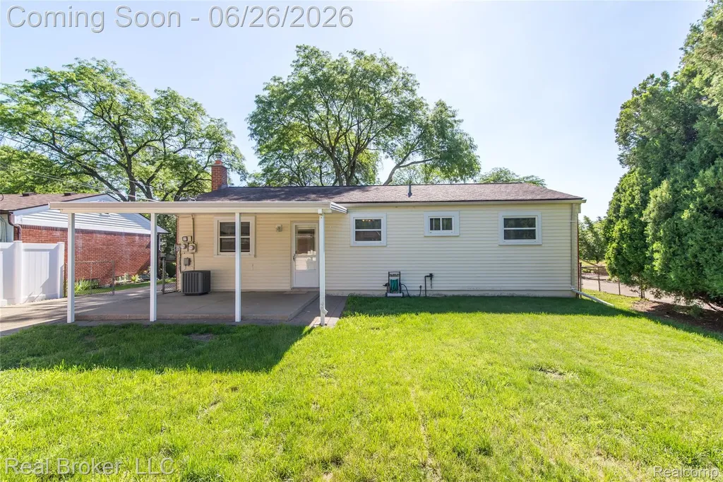15009 Houghton Street Livonia City MI 48154