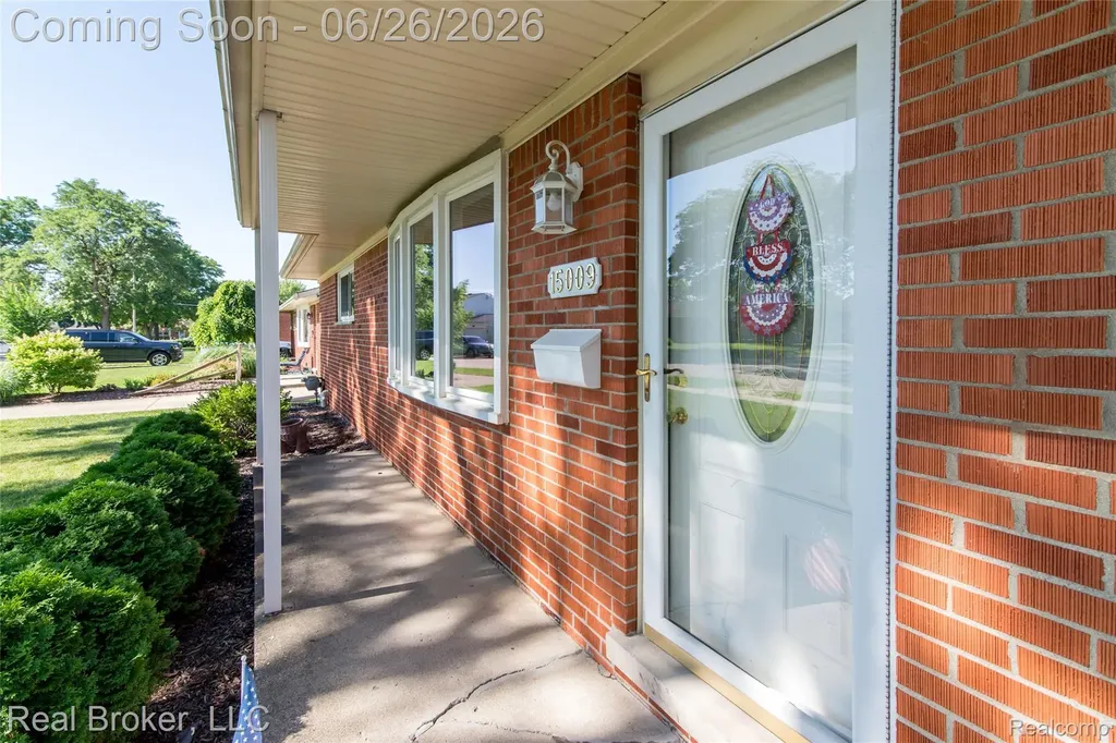 15009 Houghton Street Livonia City MI 48154