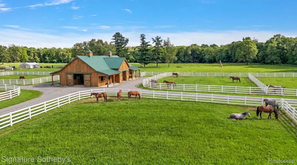 3915 Mcginnis Road Groveland Township MI 48442