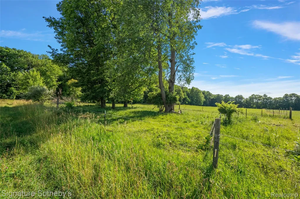 3915 Mcginnis Road Groveland Township MI 48442