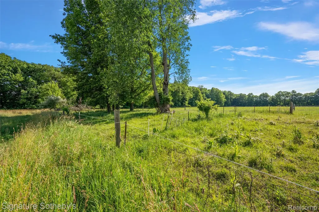 3915 Mcginnis Road Groveland Township MI 48442