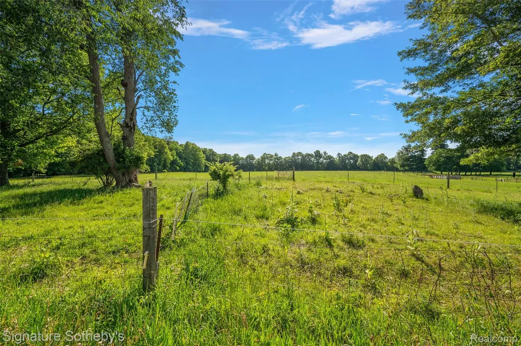 3915 Mcginnis Road Groveland Township MI 48442