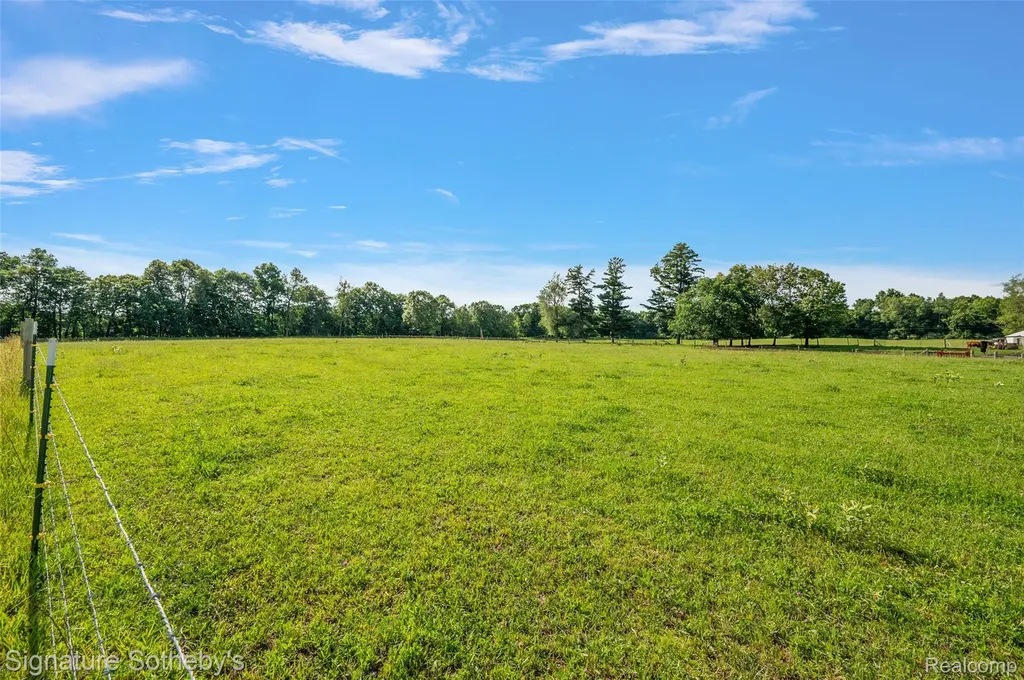 3915 Mcginnis Road Groveland Township MI 48442