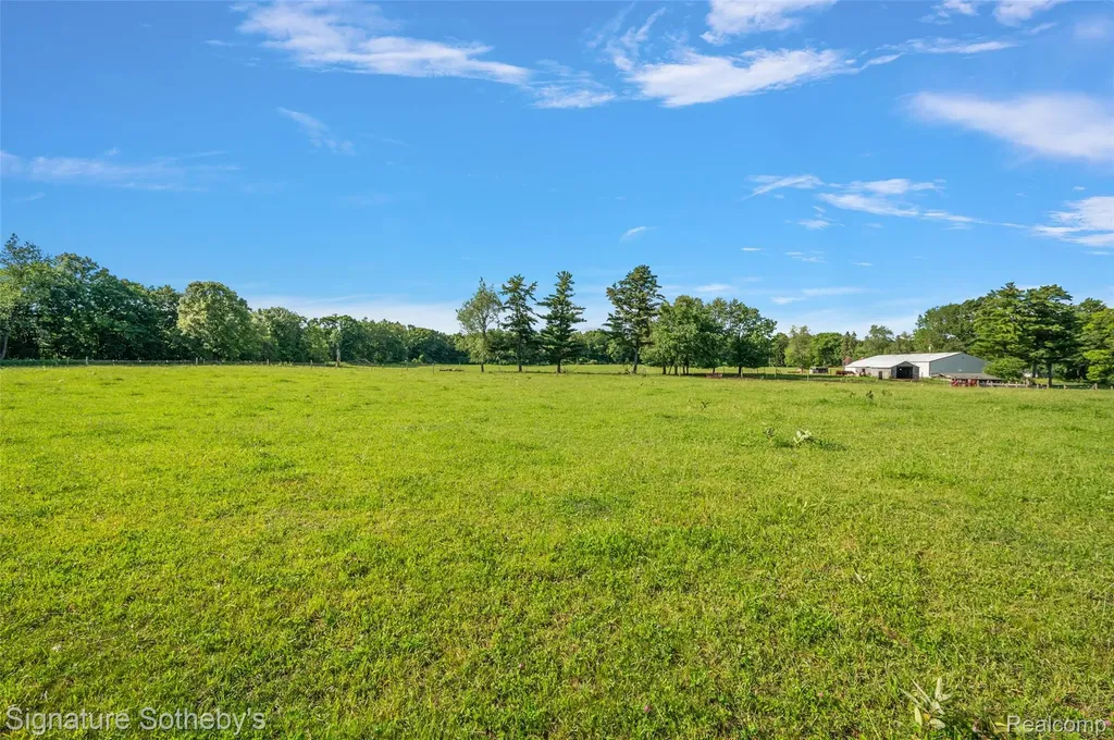 3915 Mcginnis Road Groveland Township MI 48442