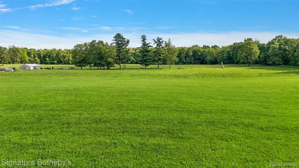 3915 Mcginnis Road Groveland Township MI 48442