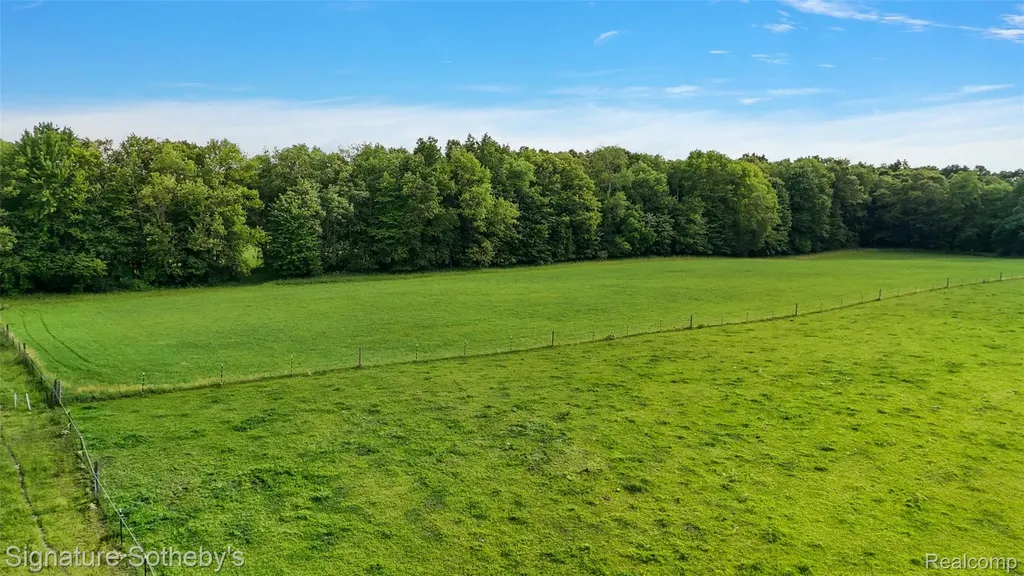 3915 Mcginnis Road Groveland Township MI 48442