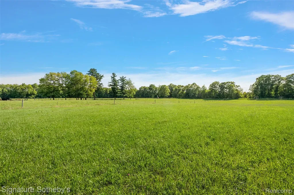 3915 Mcginnis Road Groveland Township MI 48442