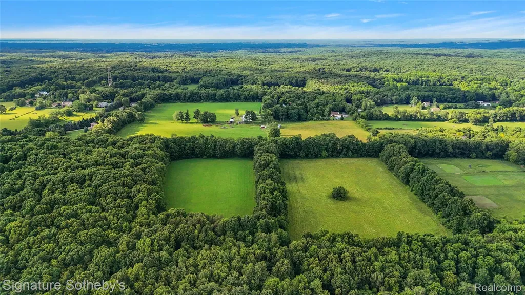 3915 Mcginnis Road Groveland Township MI 48442