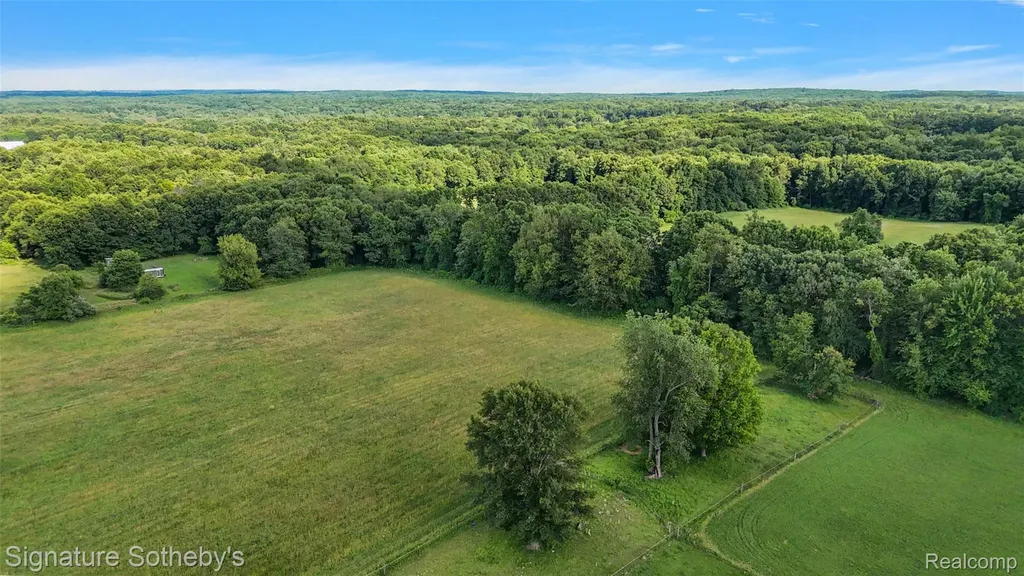 3915 Mcginnis Road Groveland Township MI 48442