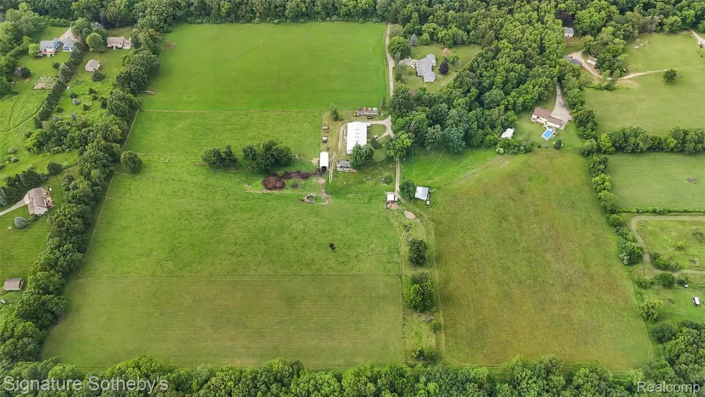 3915 Mcginnis Road Groveland Township MI 48442