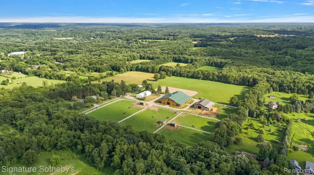 3915 Mcginnis Road Groveland Township MI 48442