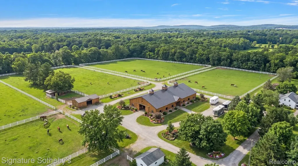 3915 Mcginnis Road Groveland Township MI 48442