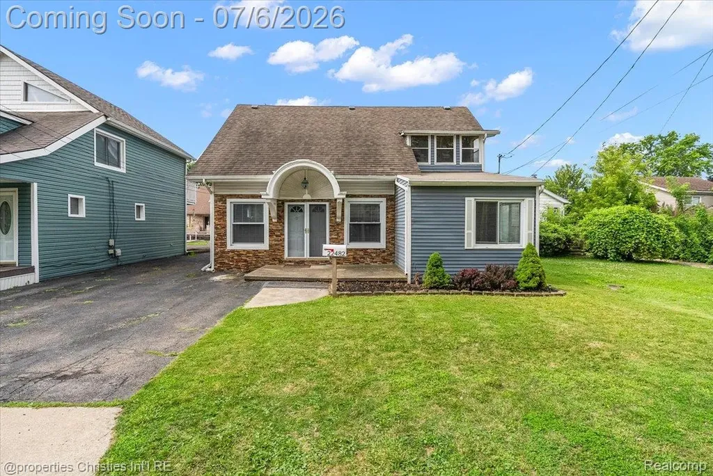 22482 Beach Street St. Clair Shores City MI 48081