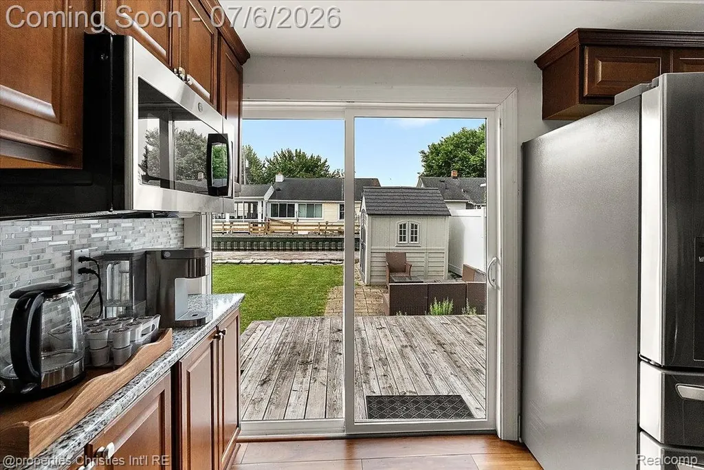 22482 Beach Street St. Clair Shores City MI 48081