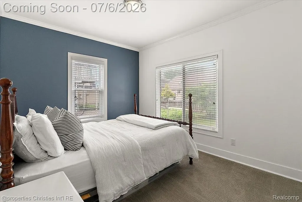 22482 Beach Street St. Clair Shores City MI 48081