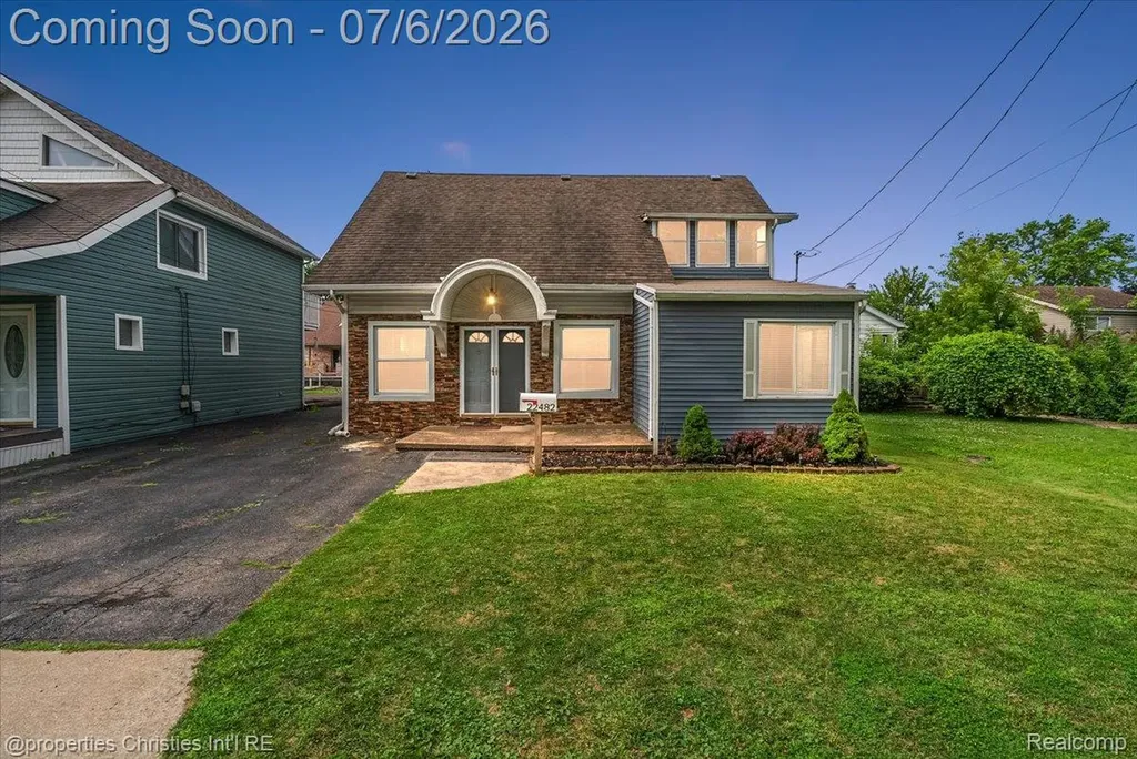 22482 Beach Street St. Clair Shores City MI 48081