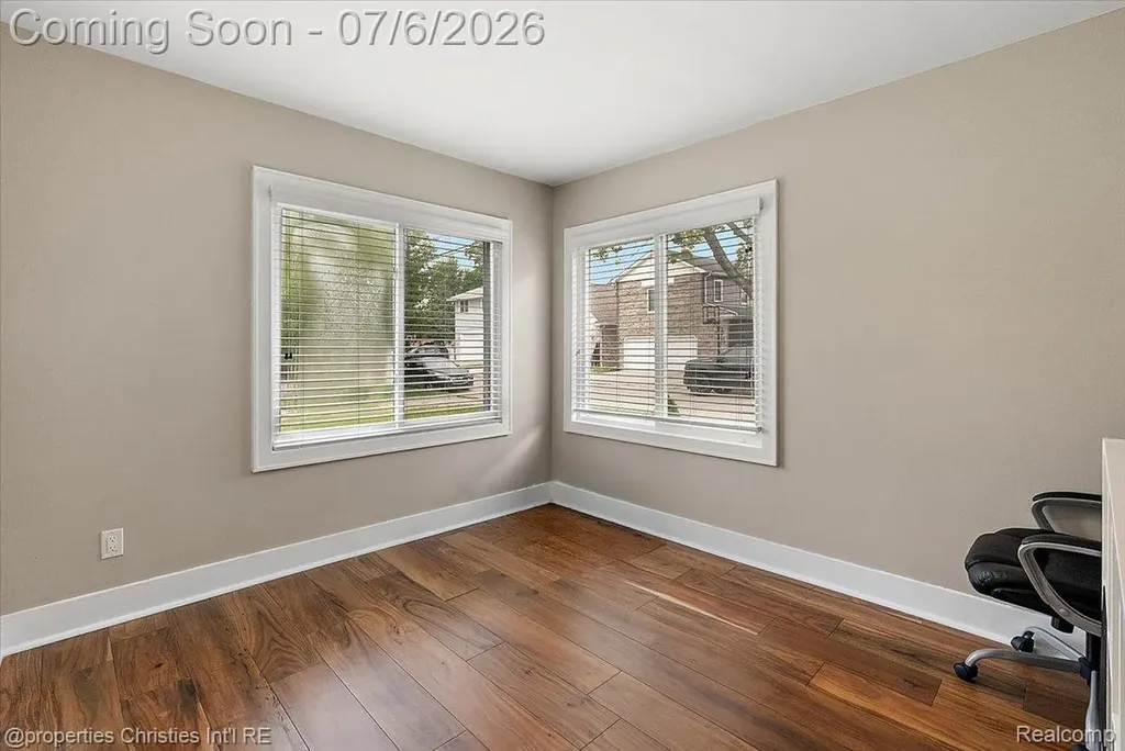 22482 Beach Street St. Clair Shores City MI 48081