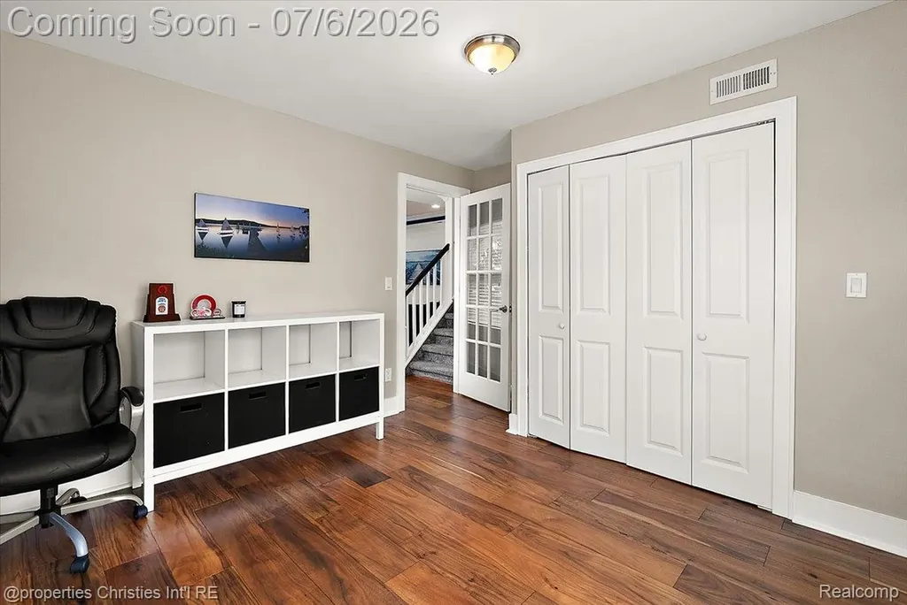 22482 Beach Street St. Clair Shores City MI 48081