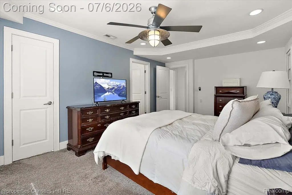 22482 Beach Street St. Clair Shores City MI 48081