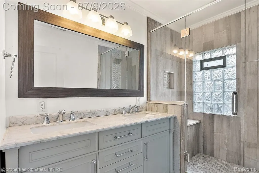 22482 Beach Street St. Clair Shores City MI 48081
