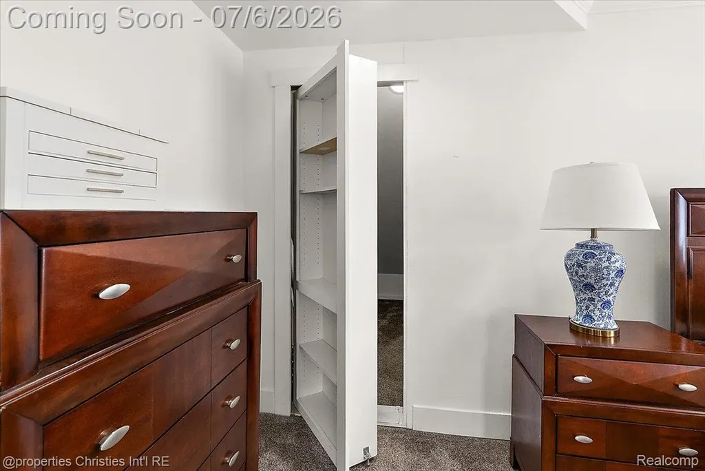 22482 Beach Street St. Clair Shores City MI 48081
