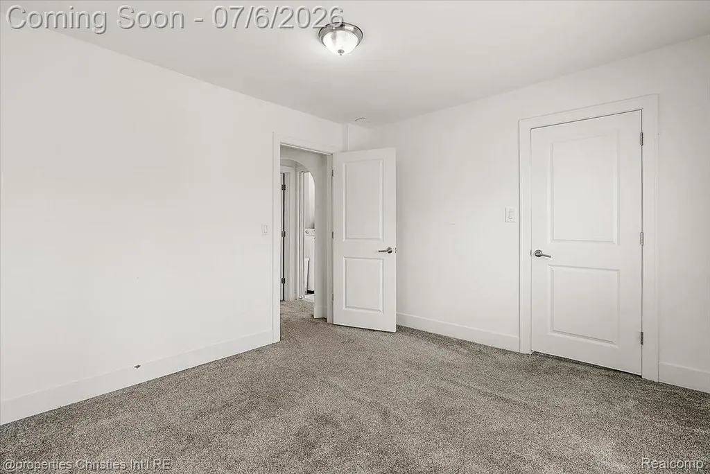 22482 Beach Street St. Clair Shores City MI 48081