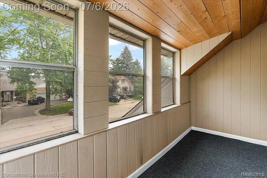 22482 Beach Street St. Clair Shores City MI 48081