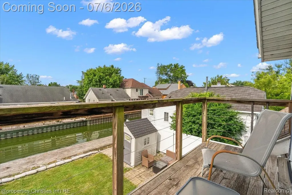 22482 Beach Street St. Clair Shores City MI 48081