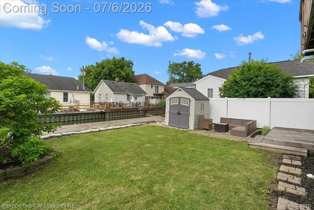 22482 Beach Street St. Clair Shores City MI 48081