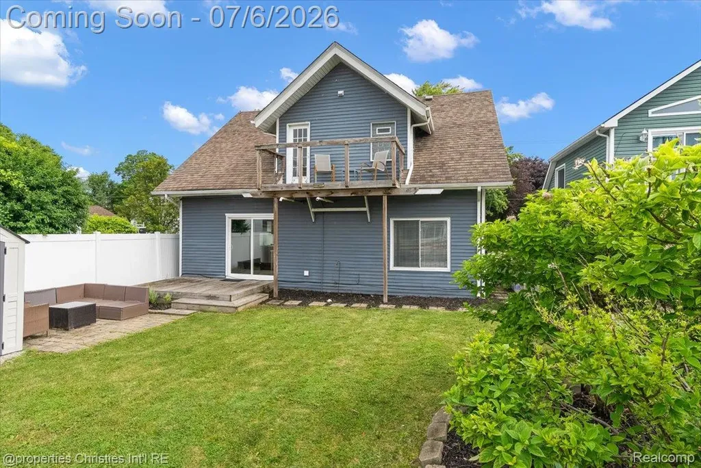 22482 Beach Street St. Clair Shores City MI 48081