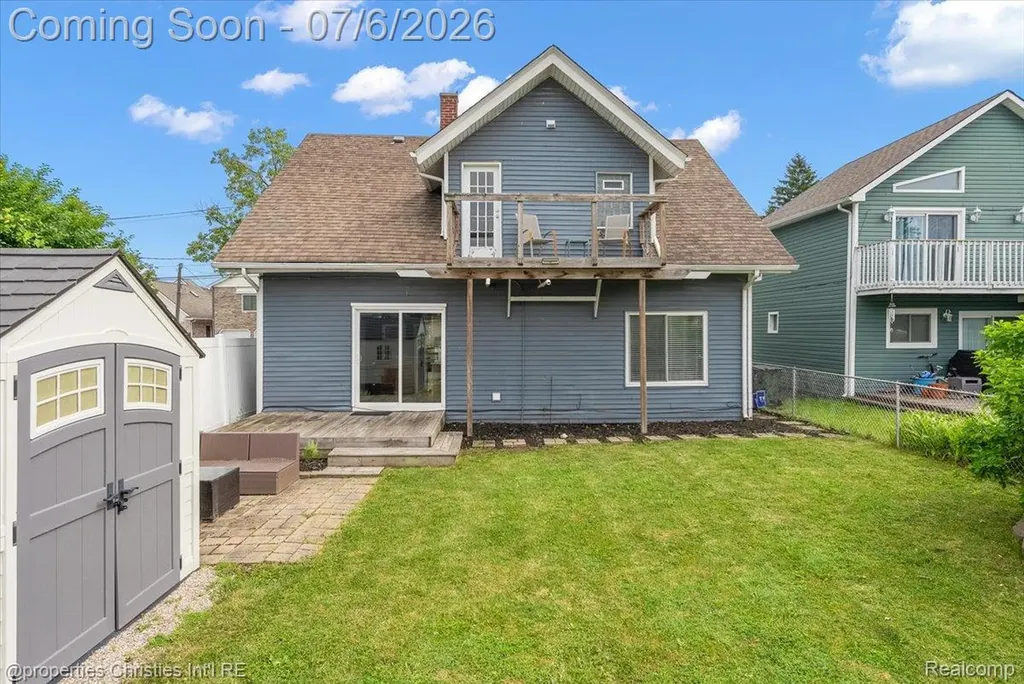 22482 Beach Street St. Clair Shores City MI 48081