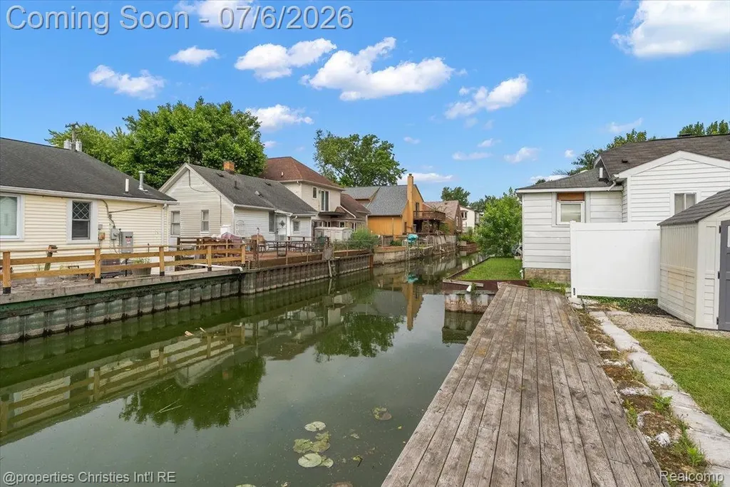 22482 Beach Street St. Clair Shores City MI 48081