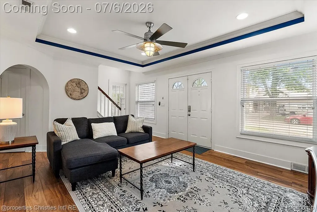 22482 Beach Street St. Clair Shores City MI 48081