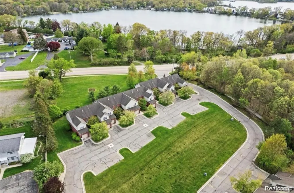 5953 High Point Court Brighton Township MI 48116